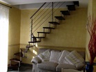 Dřevěné schodiště v kombinaci s kovem - nerezem